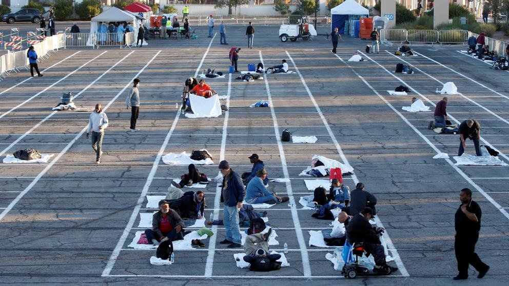 Persones sense sostre que ha de dormir al carrer als EEUU segons la &#34;distància social&#34; (Reuters)