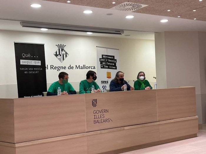 imatge: Moviment per l'Escola en Català a les Illes Balears, roda de premsa