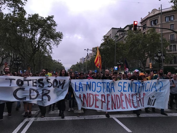 Segon dia de protestes, els manifestans col·lapsen el Passeig de Gràcia. foto: Margalida Munar