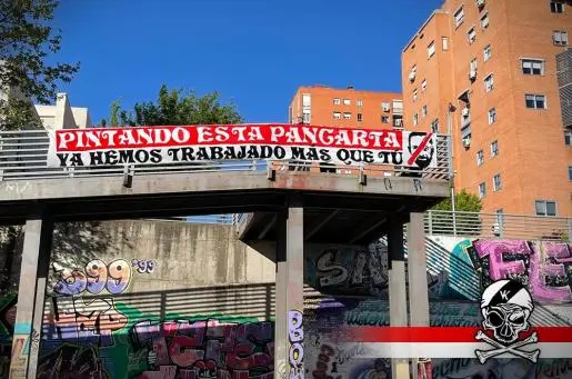 foto: Bukaneros. Pancarta contra Abascal a Vallecas