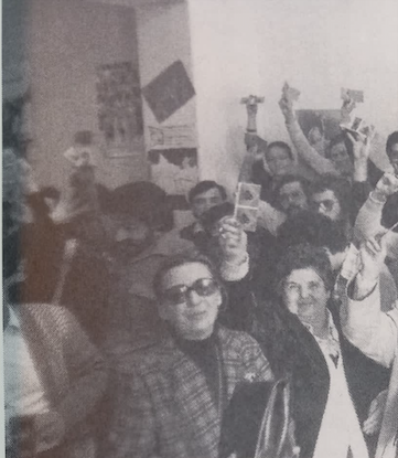 Lluïsa Thomàs a un acte d'entrega de carnets del Partit Comunista, a finals dels 70s