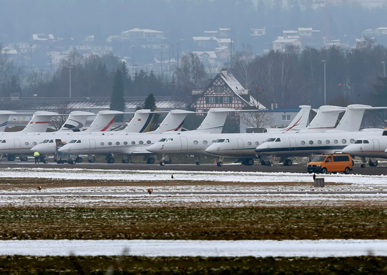 Jets privats a Davos. Foto: The Guardian