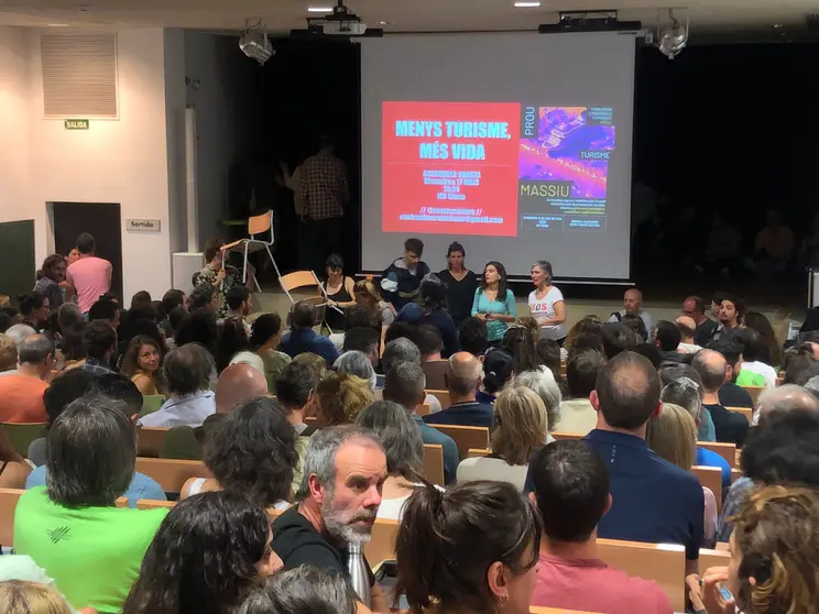 imatge de l'assemblea del 17M a Sineu (font: STEI-i)