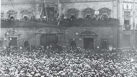 proclamació de la república a la Plaça de Cort (fideus.org)