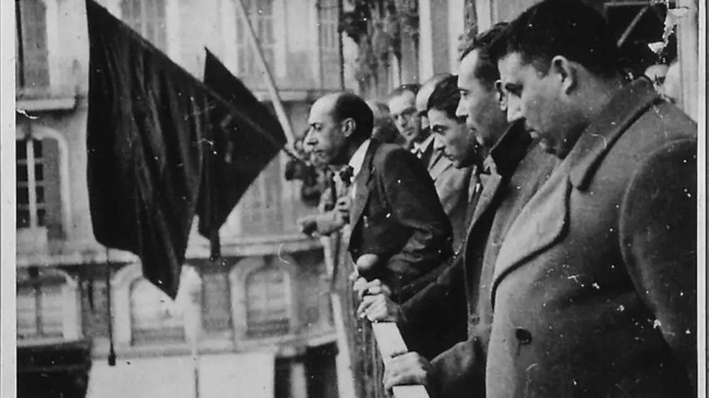 Emili Darder al balcó de Cort