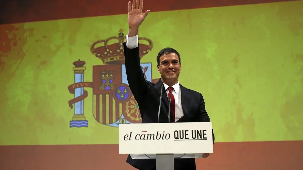 Foto Javier Barbancho. 21/06/2015.Madrid Comunidad de Madrid. El secretario general del PSOE y candidato a presidente del Gobierno, Pedro Sanchez, momentos antes de su intervenciv=n en el acto celebrdo en el teatro Circo Price de Madrid despuv©s de que el Comitv© Federal del partido haya ratificado hoy por aclamaciv=n la candidatura de Sv¡nchez, a las elecciones generales, sin necesidad de convocar primarias al ser el v?nico aspirante que logrv= los avales suficientes de la militancia