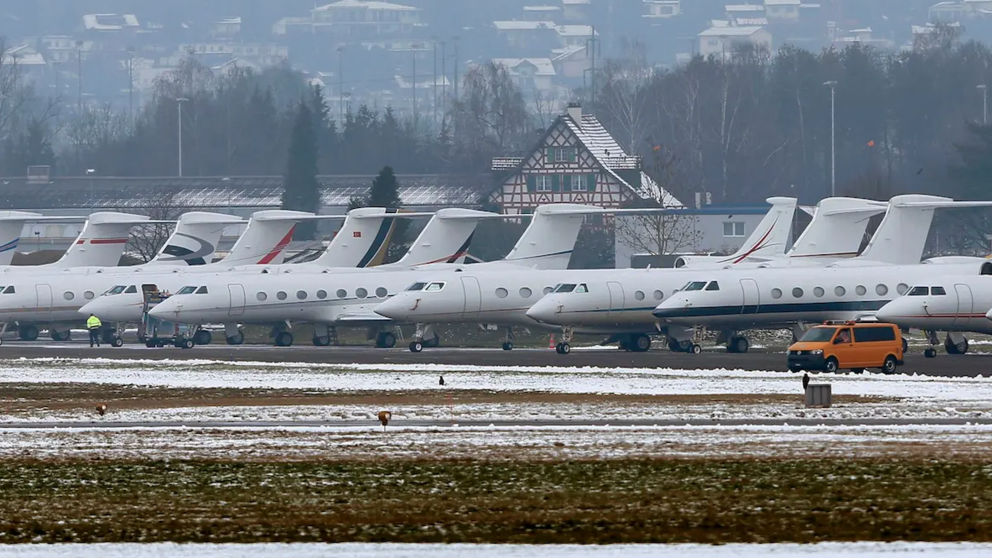 Jets privats a Davos. Foto: The Guardian