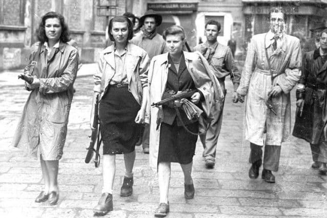 Dones partisanes, 1945